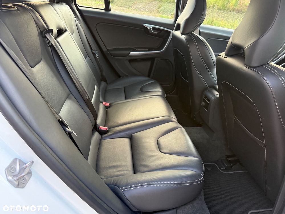 Volvo V60 D6 AWD Plug-in Hybrid Summum - 30