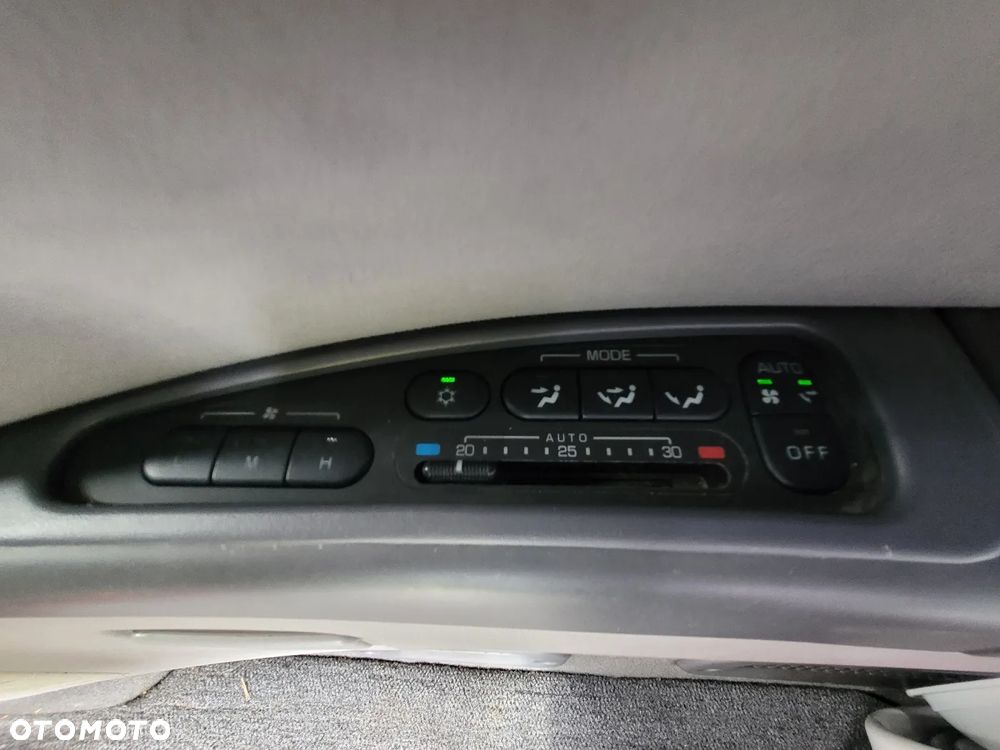 Mitsubishi Space Gear - 20
