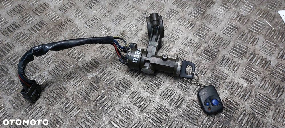 STACYJKA Z KLUCZYKIEM ISUZU TROOPER I - 1