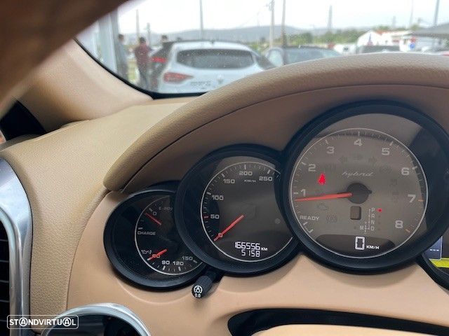 Porsche Cayenne - 26