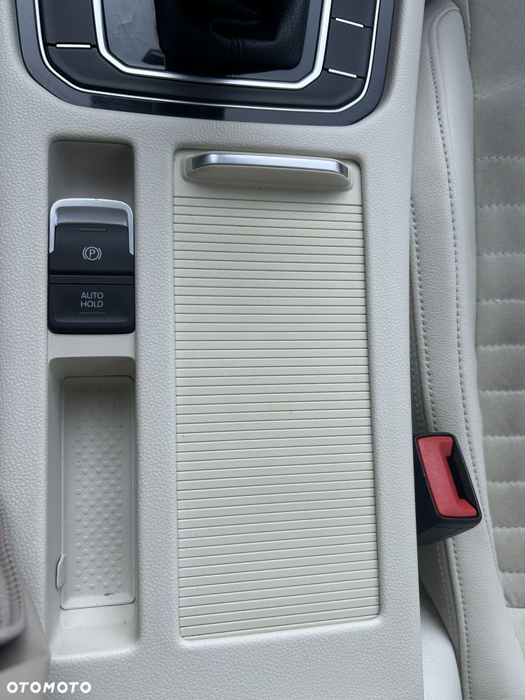 Volkswagen Passat - 20
