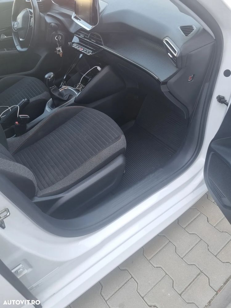 Peugeot 208 - 5