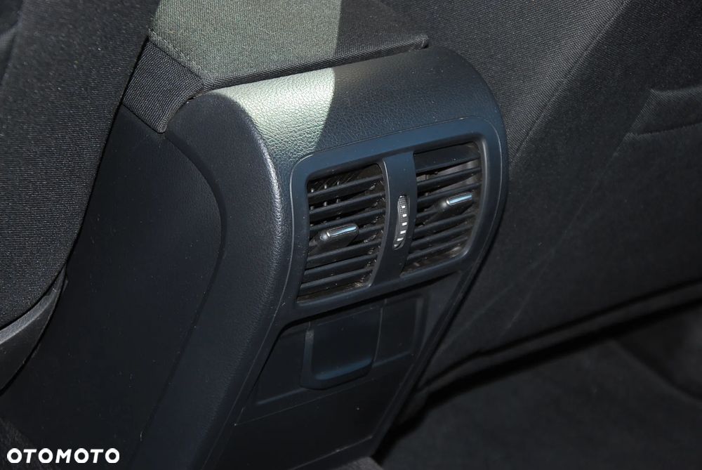 Volkswagen Passat Variant 2.0 Blue TDI SCR Business Edition - 30