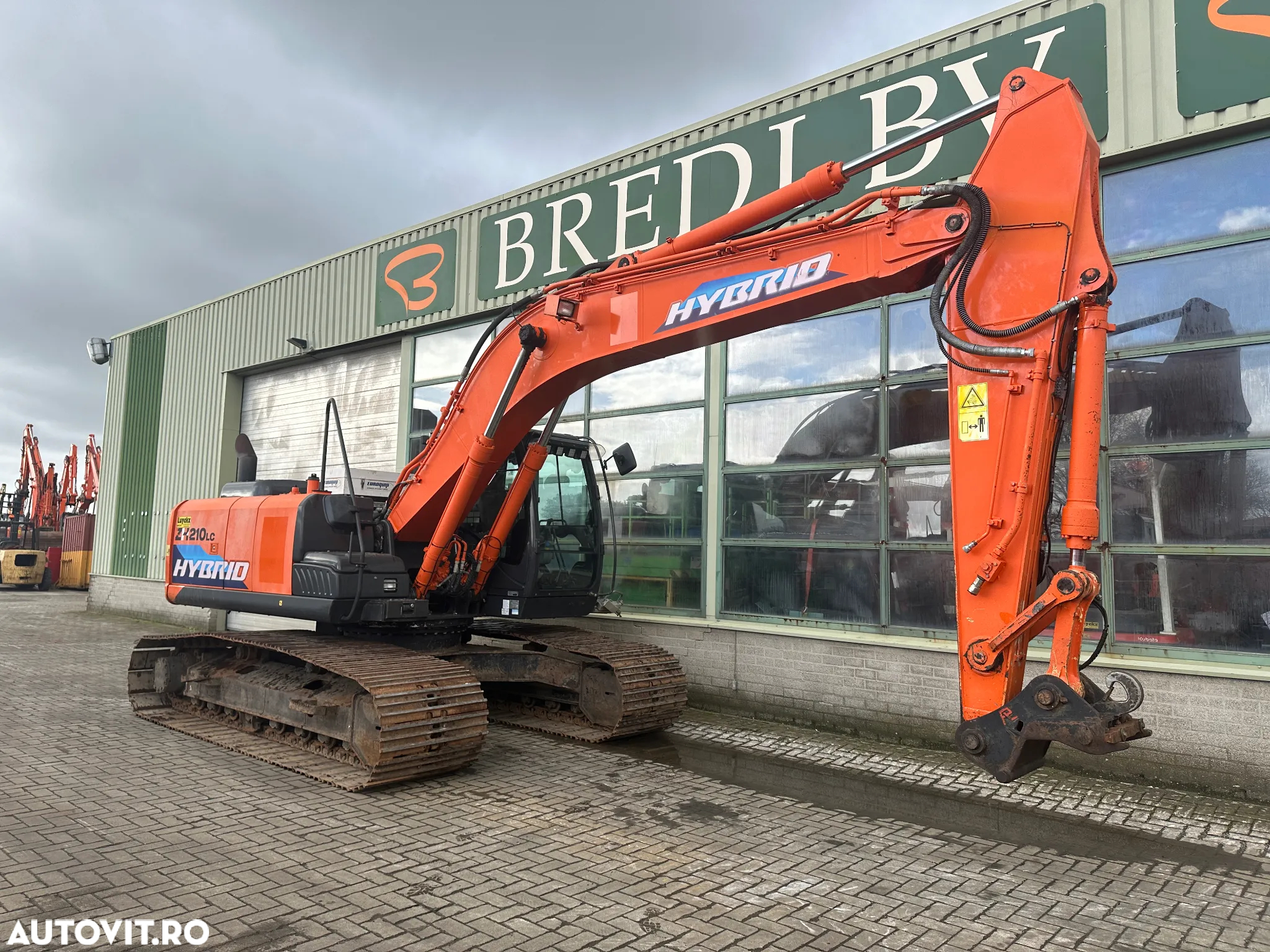 Hitachi ZH210LC-5B - 7