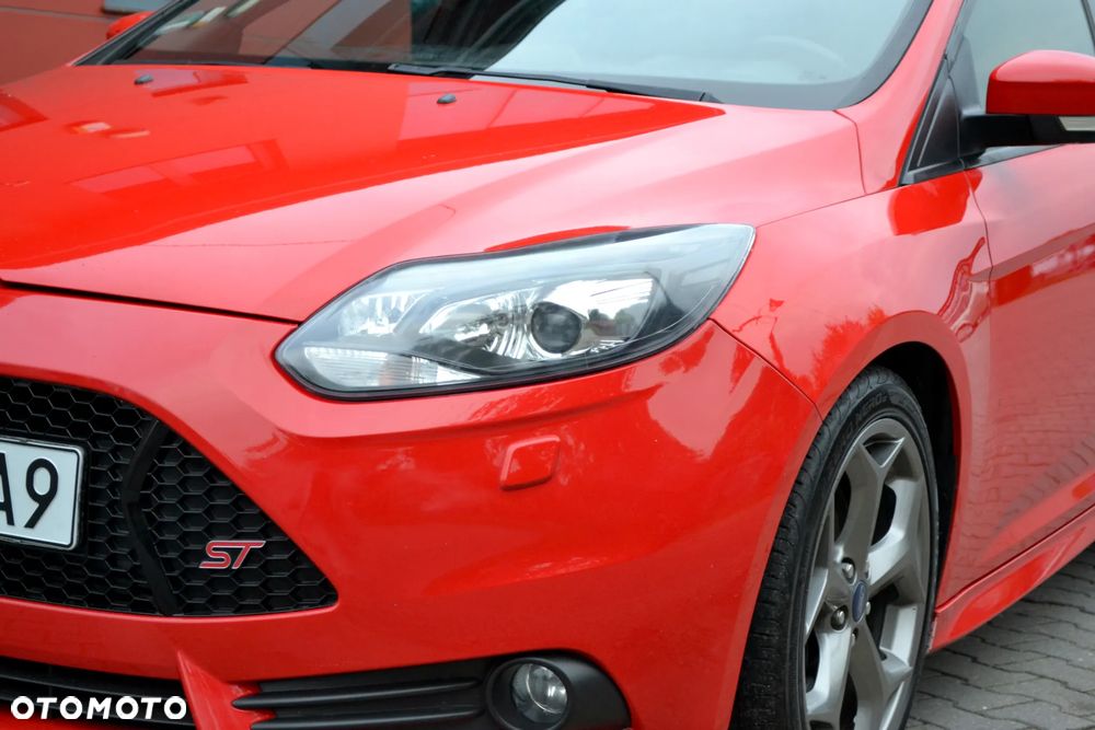Ford Focus 2.0 EcoBoost ST mit Leder-Exclusiv-Paket - 16