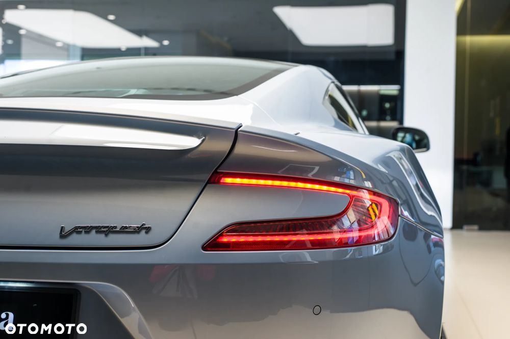 Aston Martin Vanquish - 10