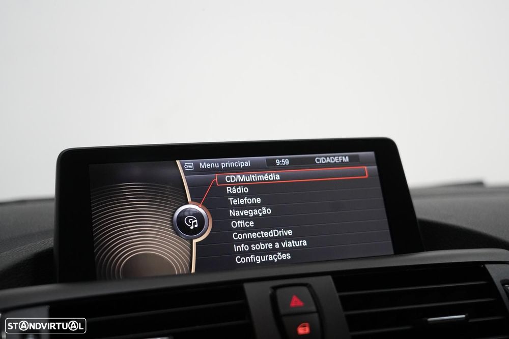 BMW 118 dA Line Urban - 11