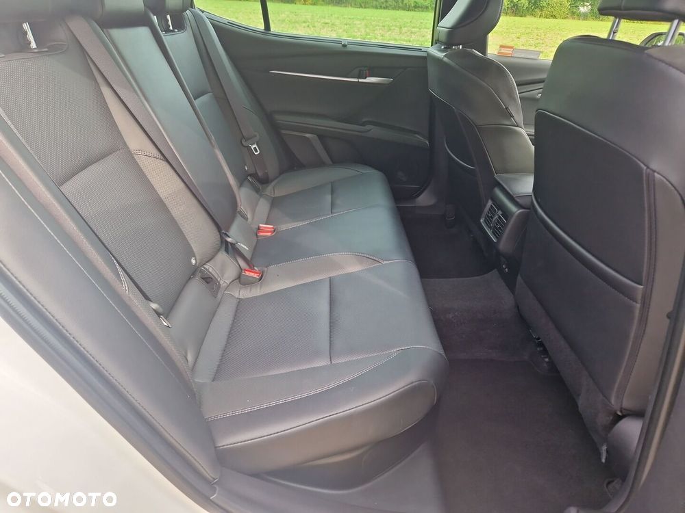 Toyota Camry - 14