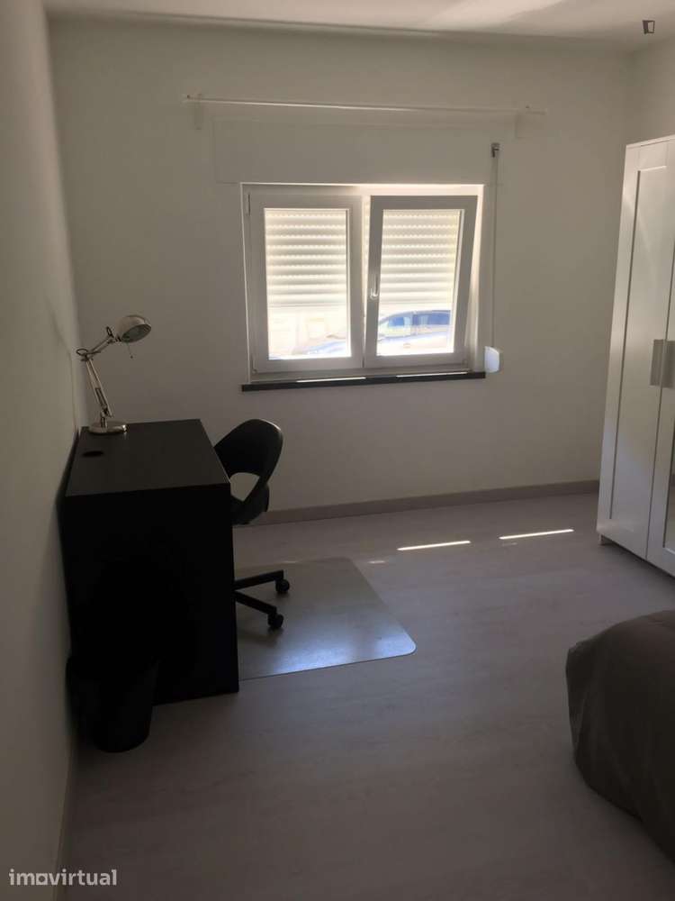 Quarto - localizado em Carcavelos Lisbon - Grande imagem: 4/12