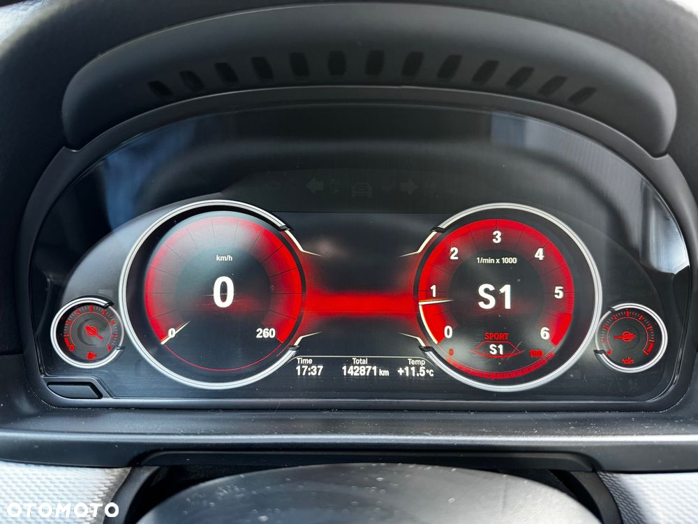 BMW Seria 5 520d xDrive - 18