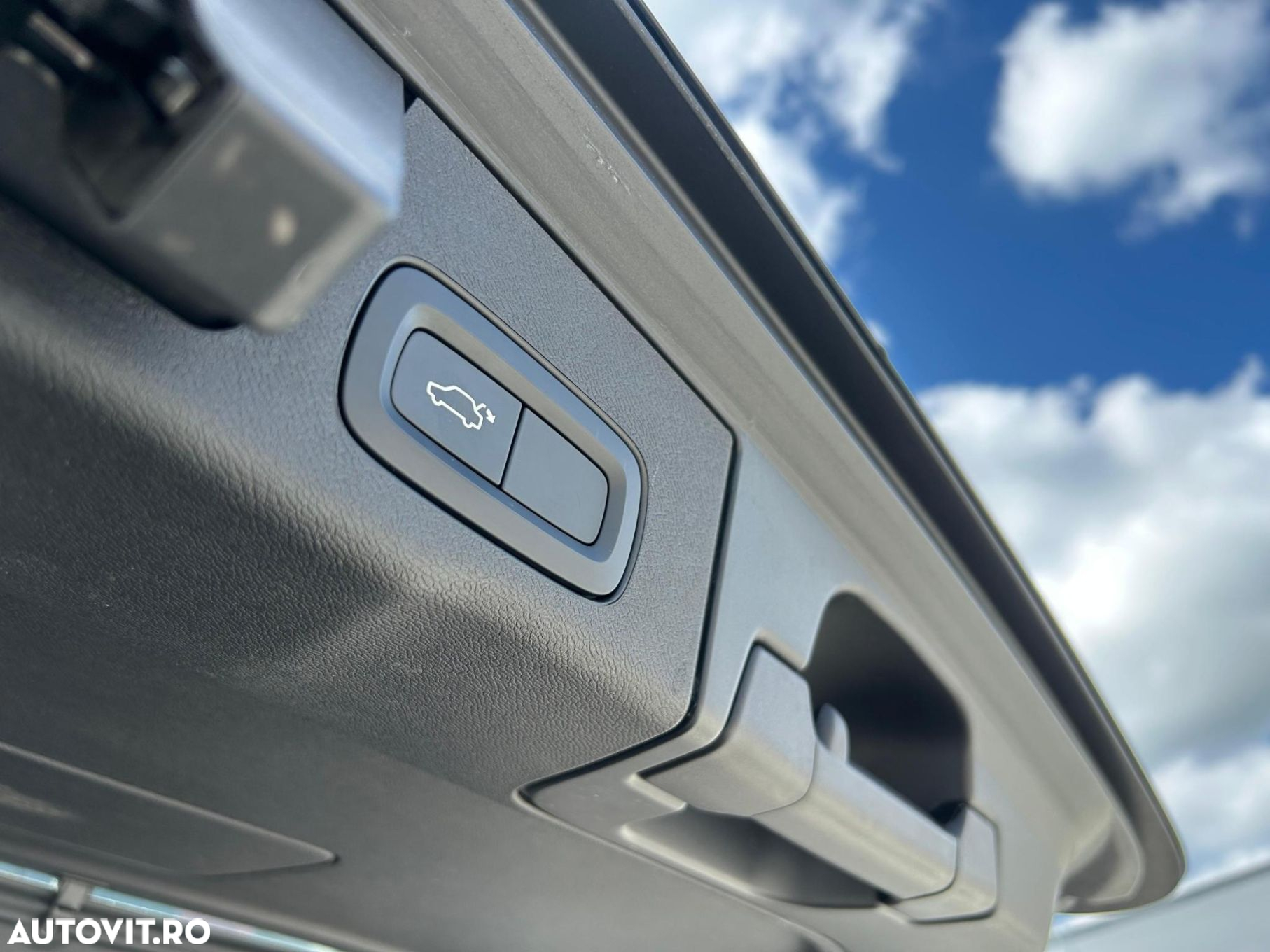 Volvo XC 60 B4 MHEV AWD Momentum Pro - 26