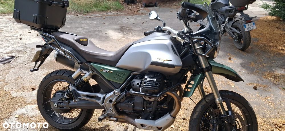 Moto Guzzi V85 - 1