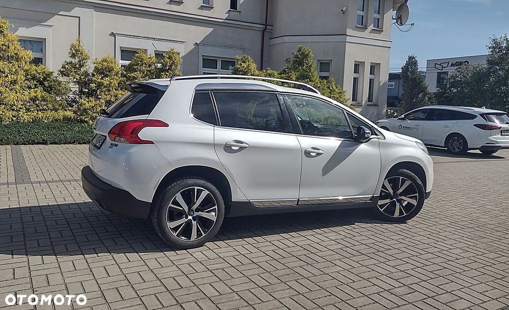 Peugeot 2008 1.2 Pure Tech Allure S&S - 2