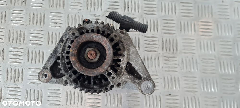 Toyota Rav4 II 1.8 VVT-i Alternator - 1