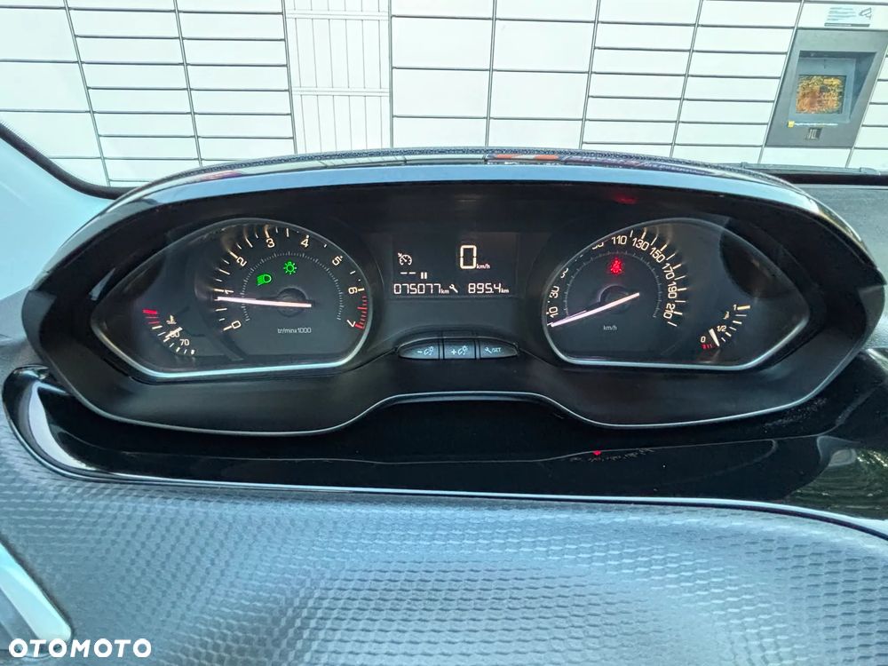 Peugeot 2008 1.2 Pure Tech Active S&S - 19