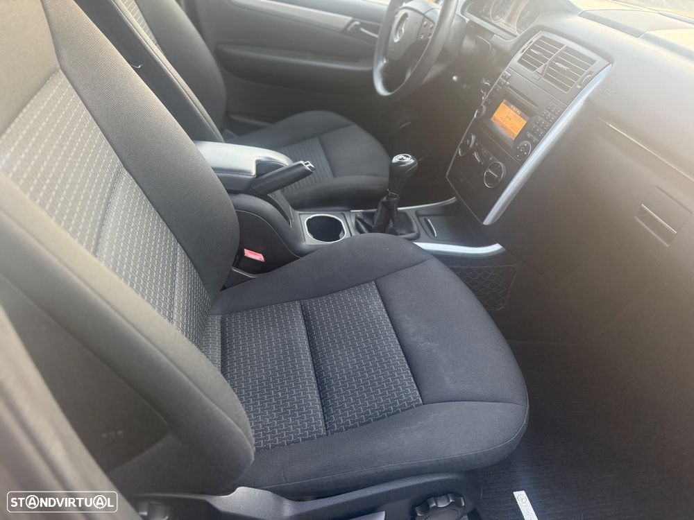 Mercedes-Benz B 180 CDi - 21