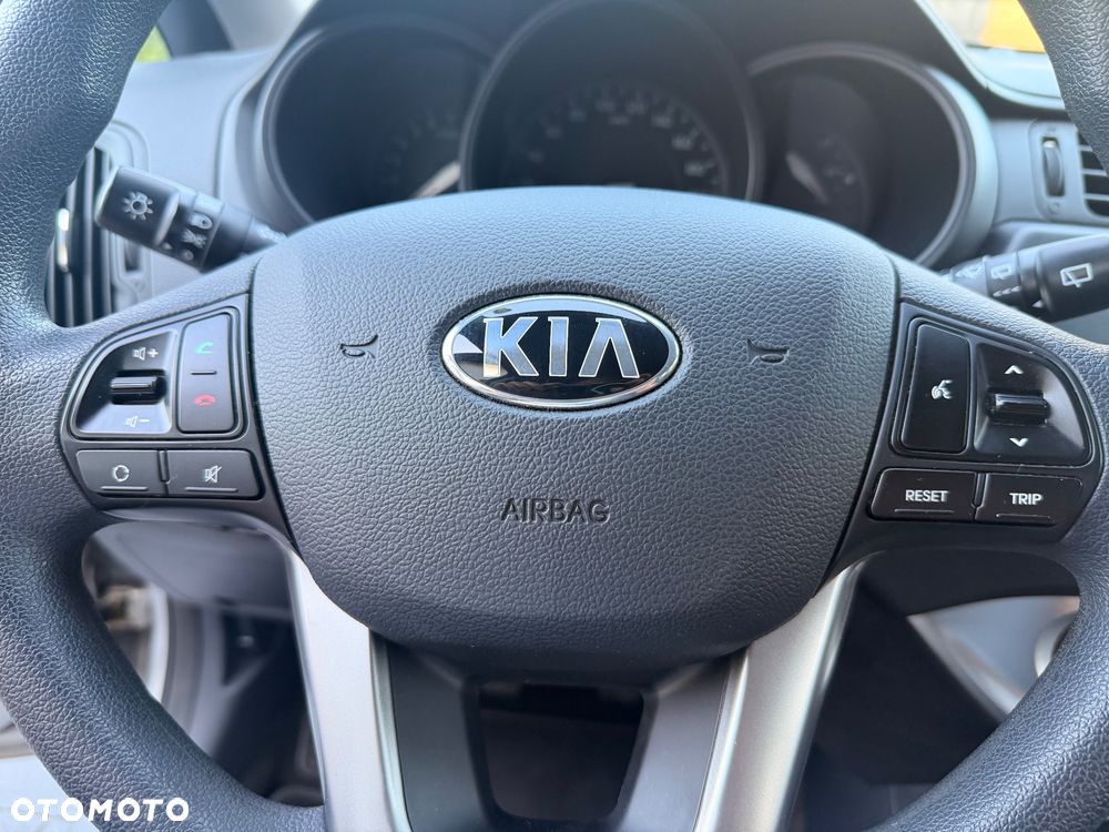 Kia Rio 1.2 Attract - 32