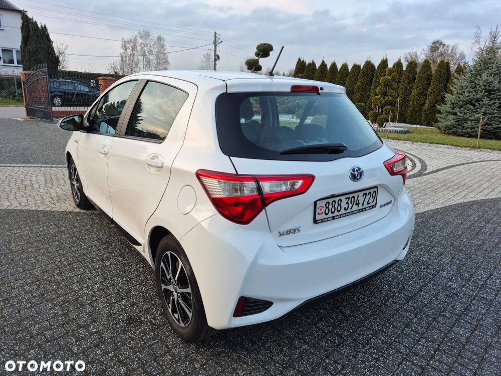 Toyota Yaris Hybrid 100 Business Edition - 9