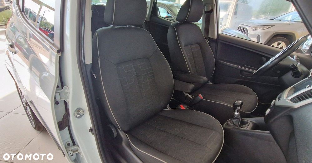 Kia Venga - 14