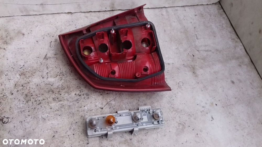 LAMPA PRAWY TYŁ TYLNA SKODA OCTAVIA II HB 04-08 - 4
