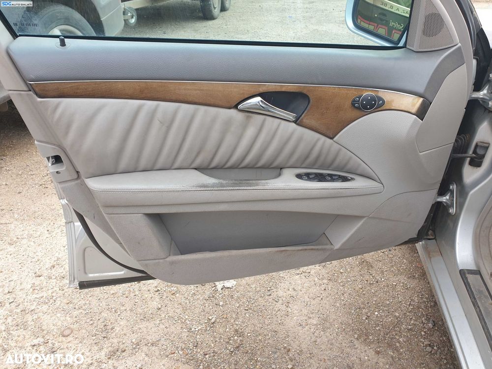 Panou Tapiterie Piele Fata Interioara de pe Usa Portiera Stanga Fata cu Uzura Mercedes Clasa E Class W211 2002 - 2009 [K3466] - 1