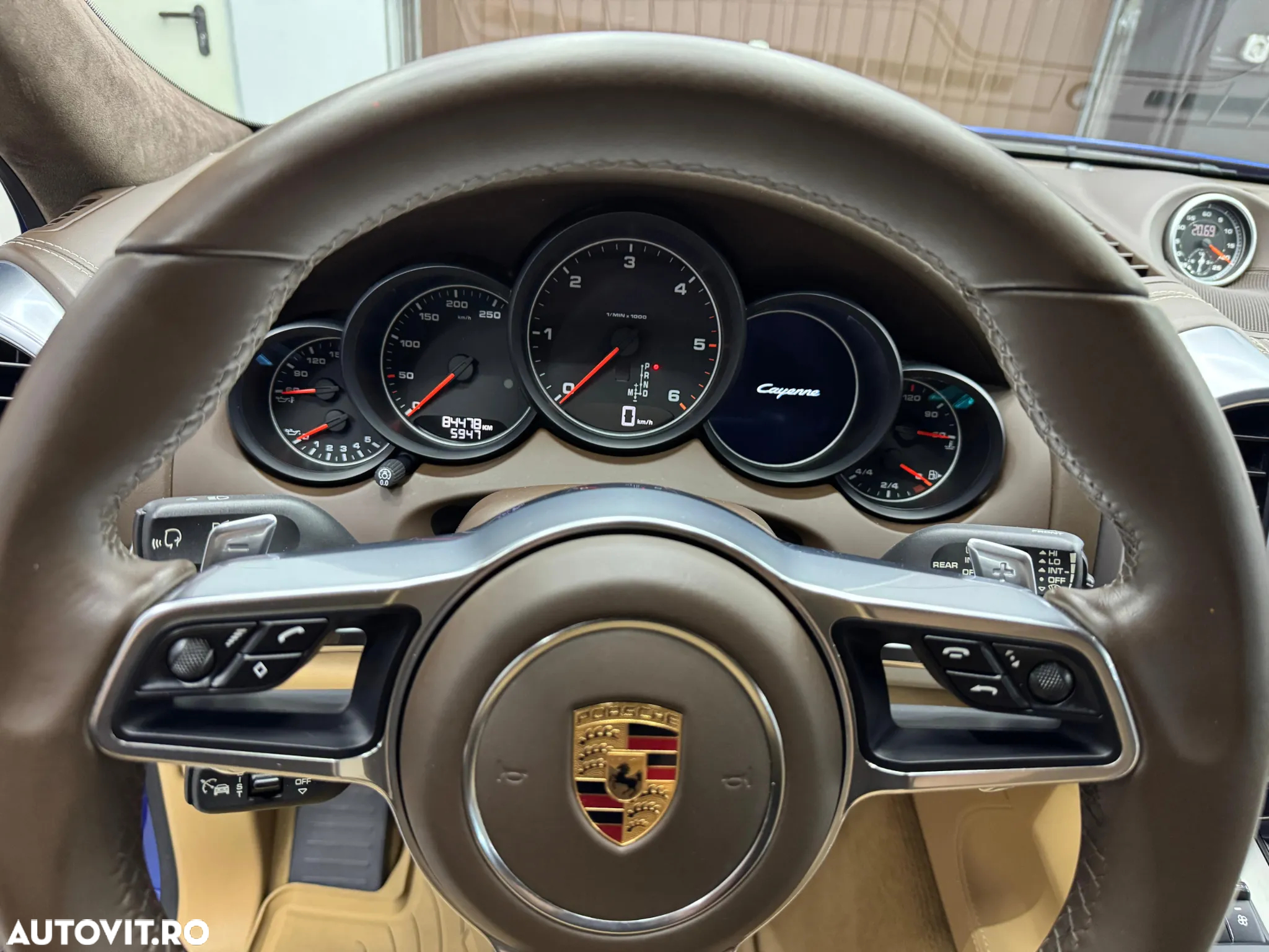 Porsche Cayenne 3.0 L - 22