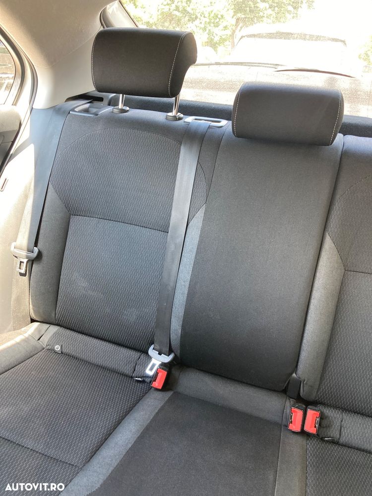 Skoda RAPID 1.6 TDI Active - 9