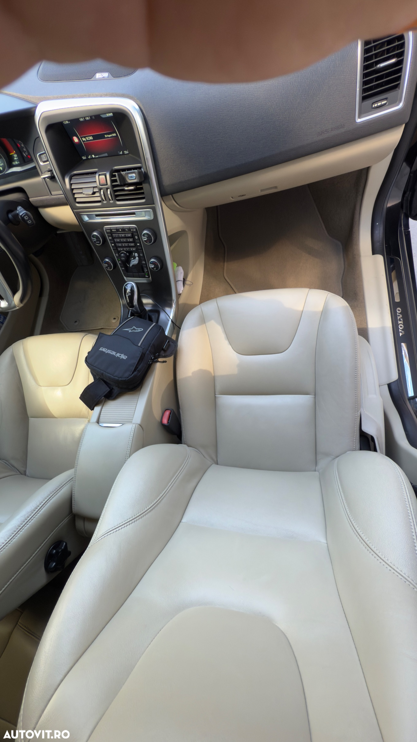 Volvo XC 60 D5 AWD Momentum - 19