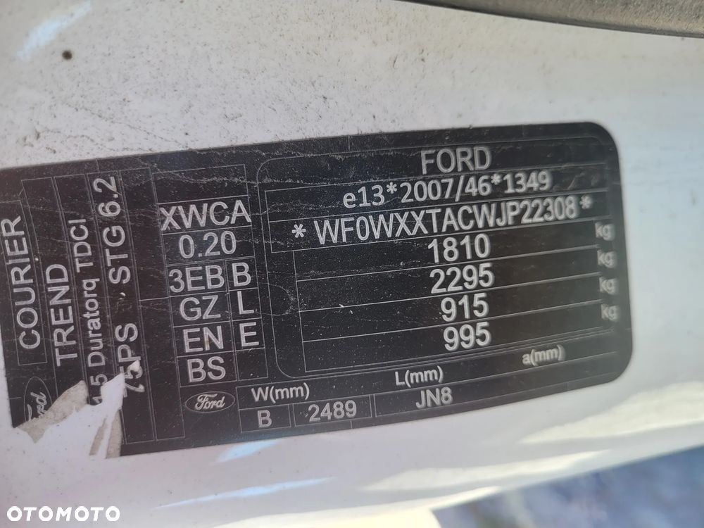 Ford Transit Courier - 24
