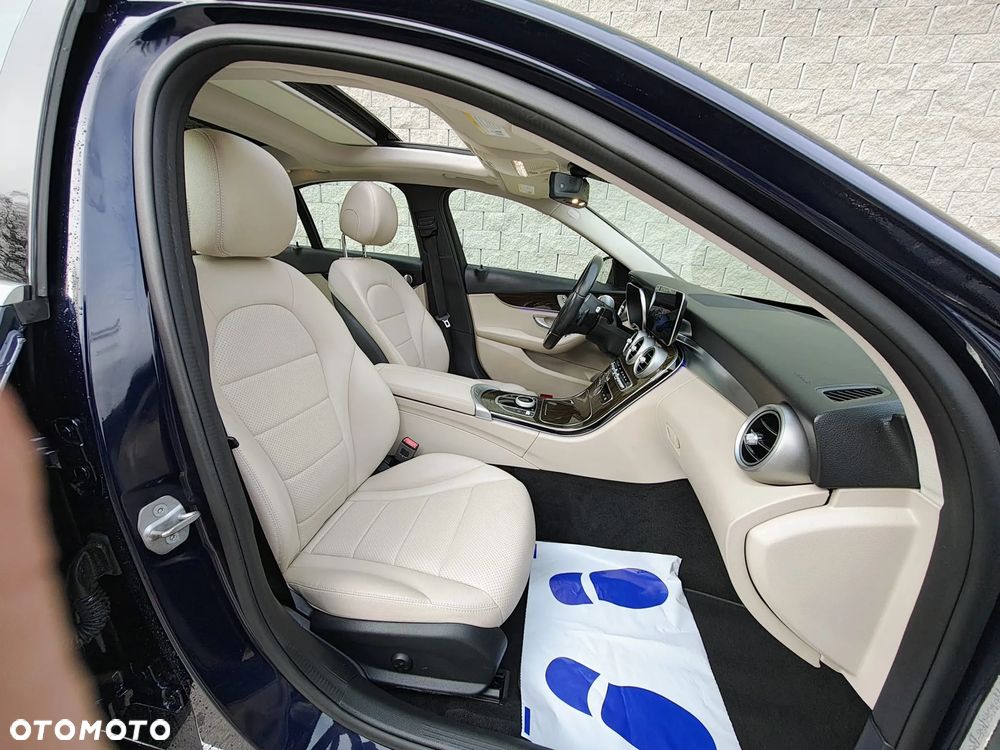 Mercedes-Benz Klasa C 300 9G-TRONIC Exclusive - 24
