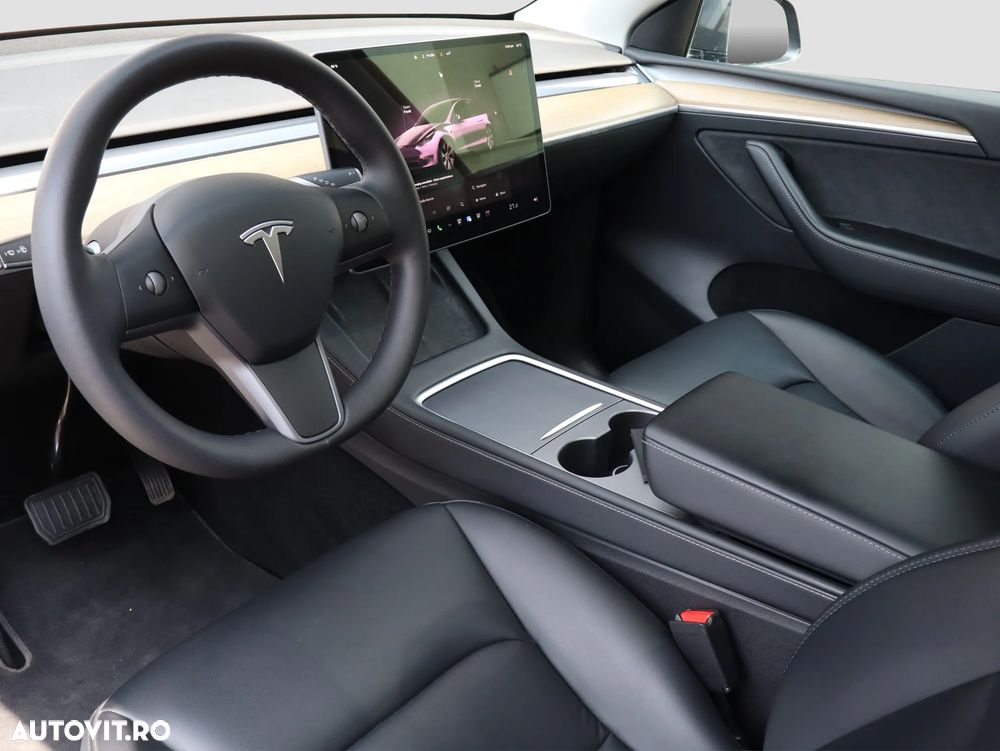 Tesla Model Y Long Range Dual Motor AWD - 11