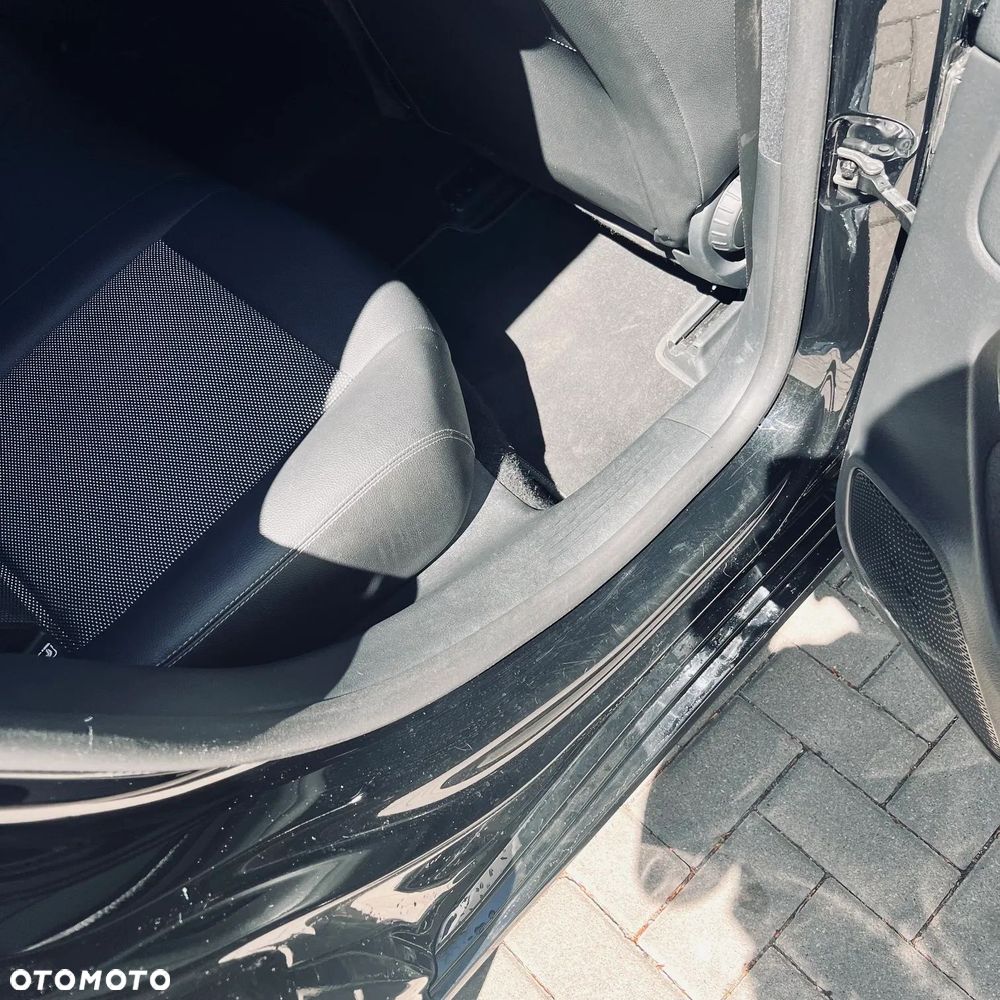 Mercedes-Benz CLA - 12