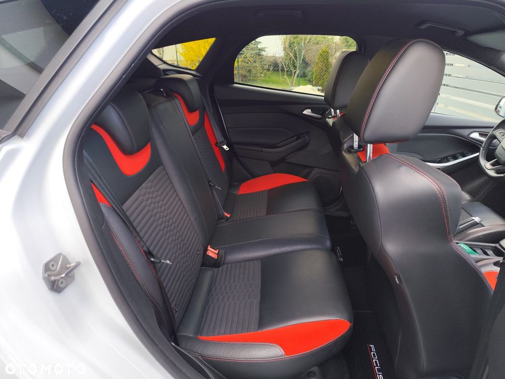 Ford Focus 2.0 EcoBoost ST - 13