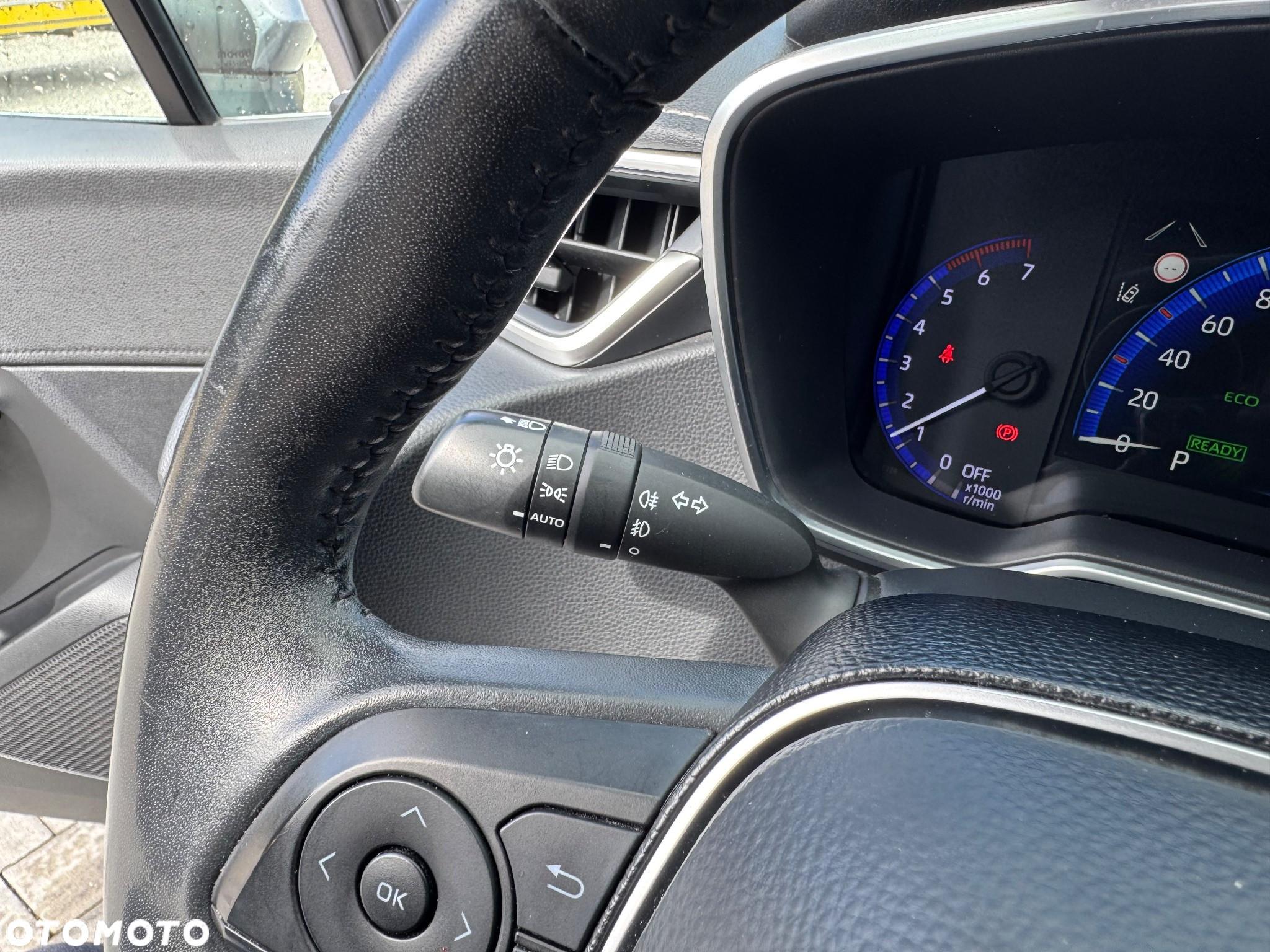 Toyota Corolla 1.8 Hybrid Executive - 26