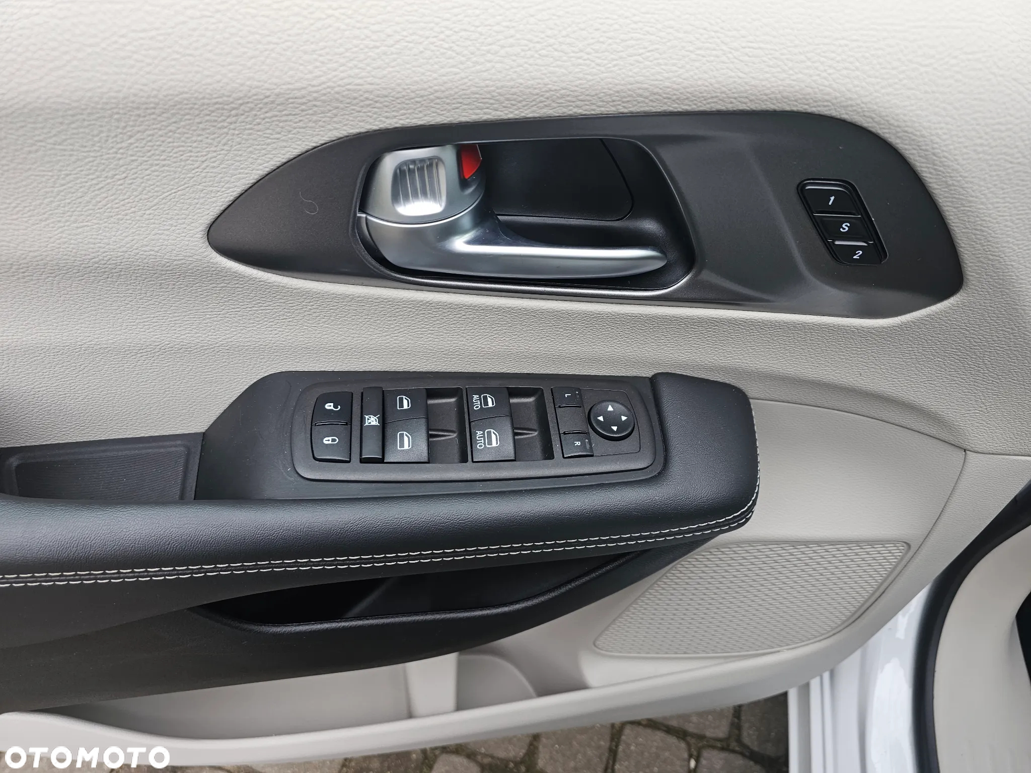 Chrysler Pacifica - 29