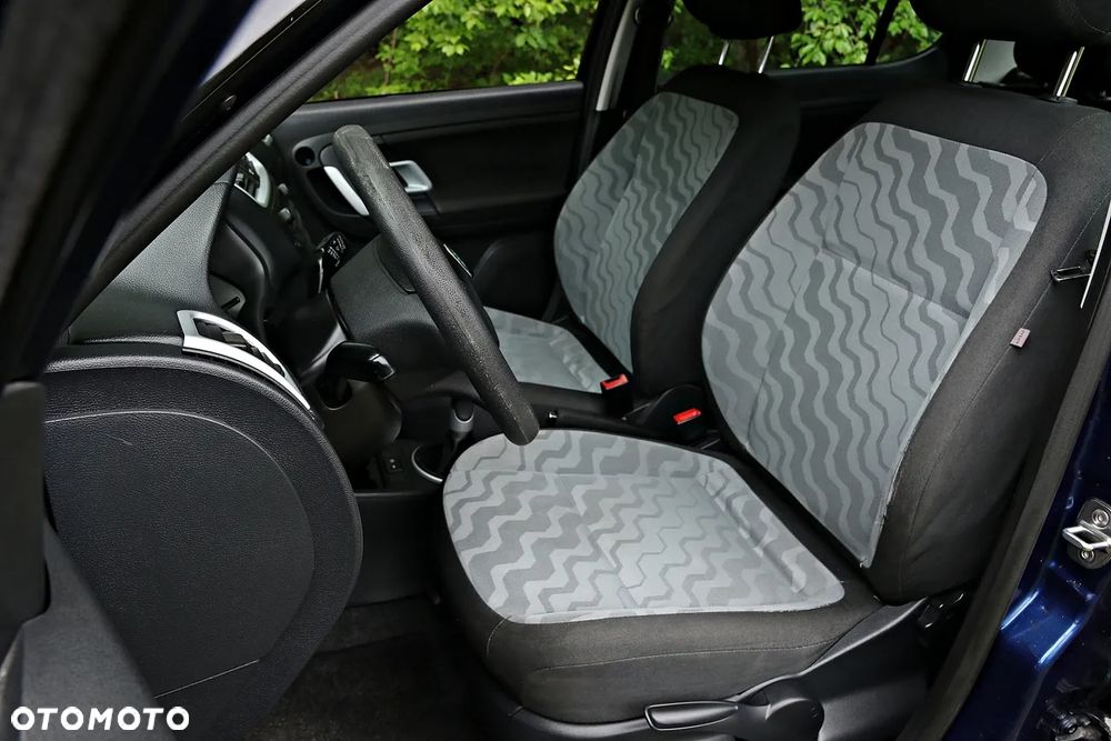 Skoda Fabia 1.2 HTP Ambiente - 30