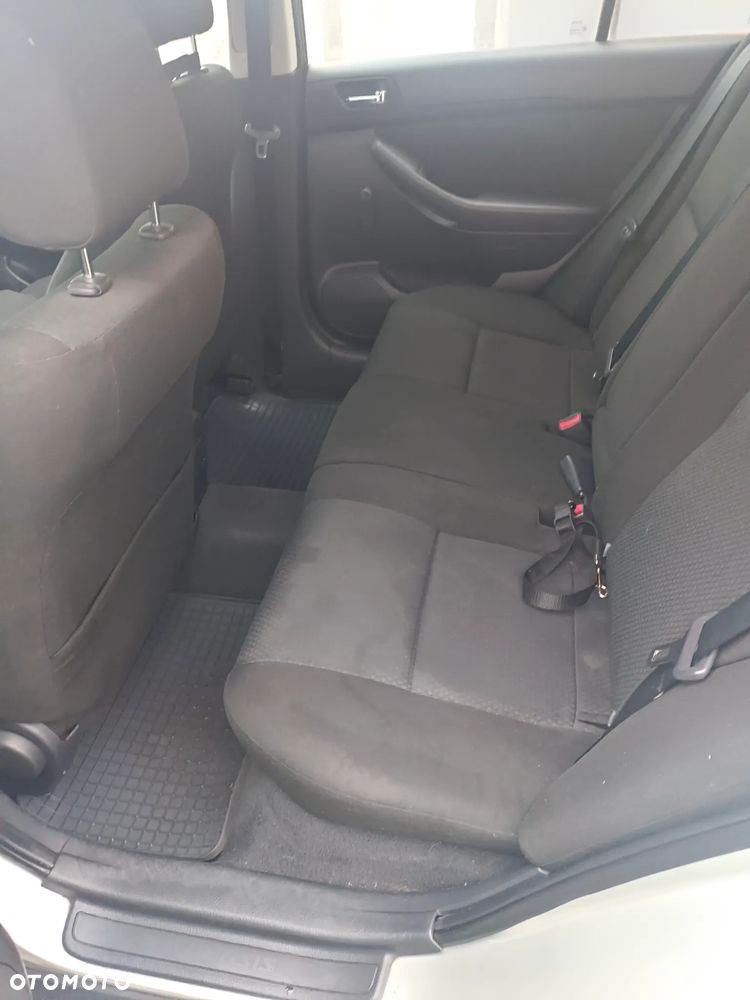 Toyota Avensis 1.8 VVT-i Luna - 19