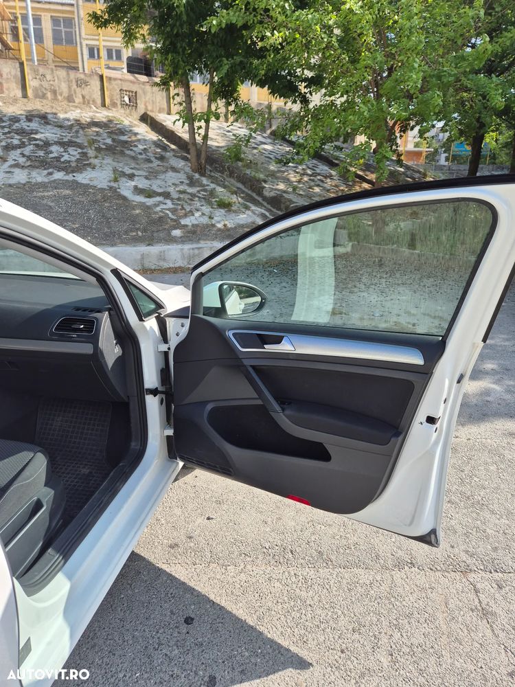 Volkswagen Golf - 6