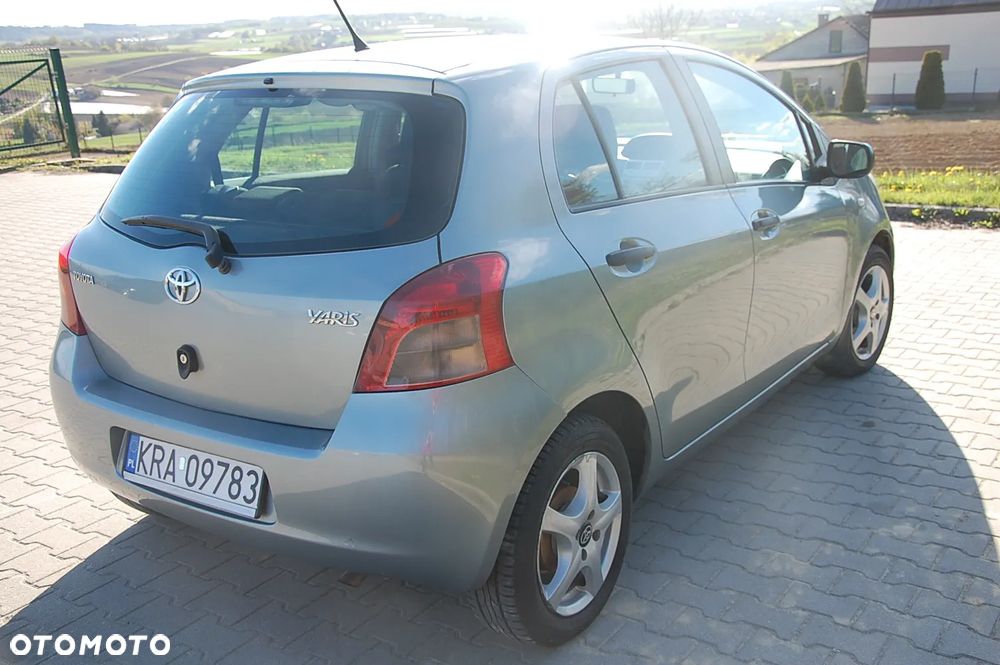 Toyota Yaris 1.3 Sol - 4