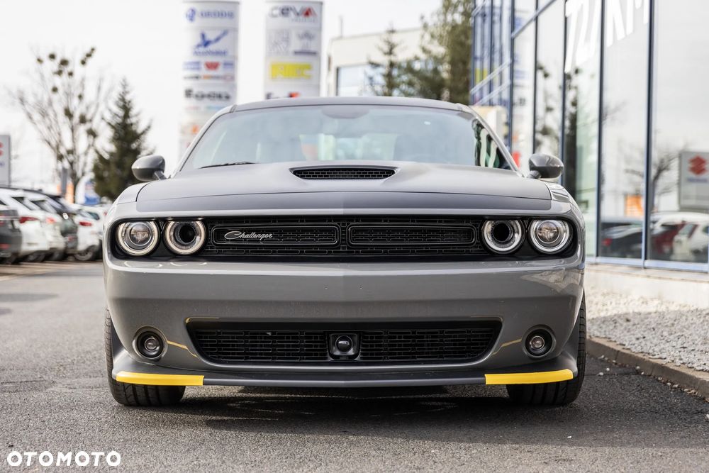 Dodge Challenger - 8