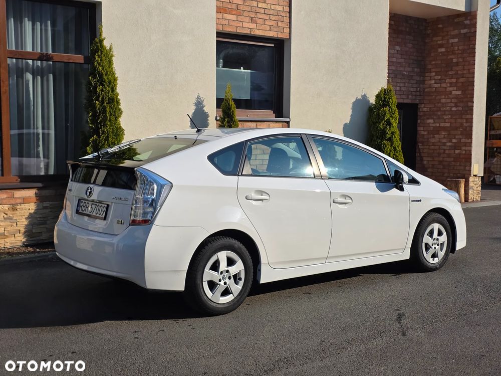 Toyota Prius (Hybrid) - 32
