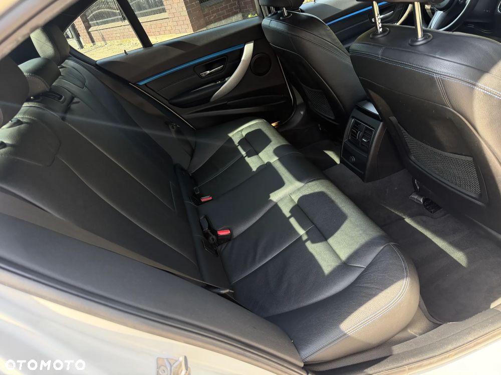 BMW Seria 3 320d xDrive M Sport - 34