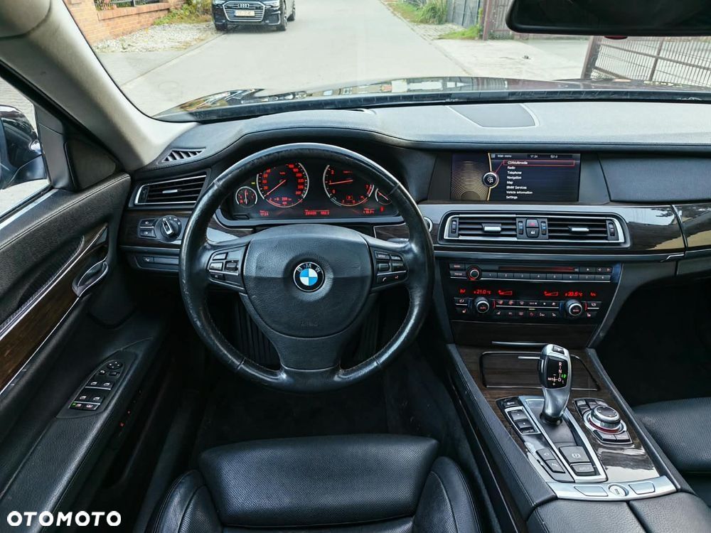 BMW Seria 7 740i L - 10