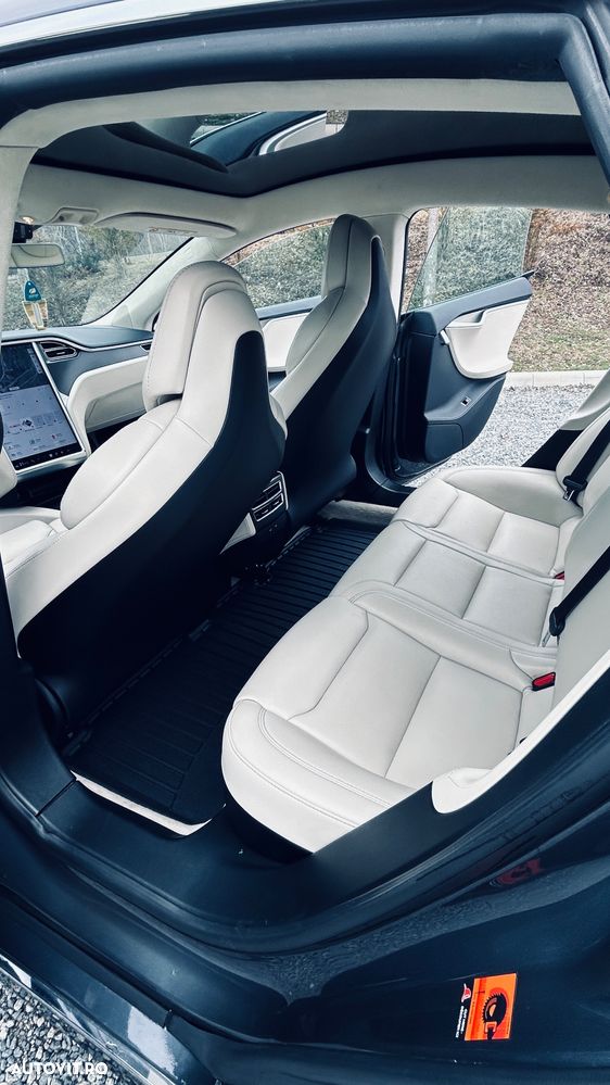 Tesla Model S - 19
