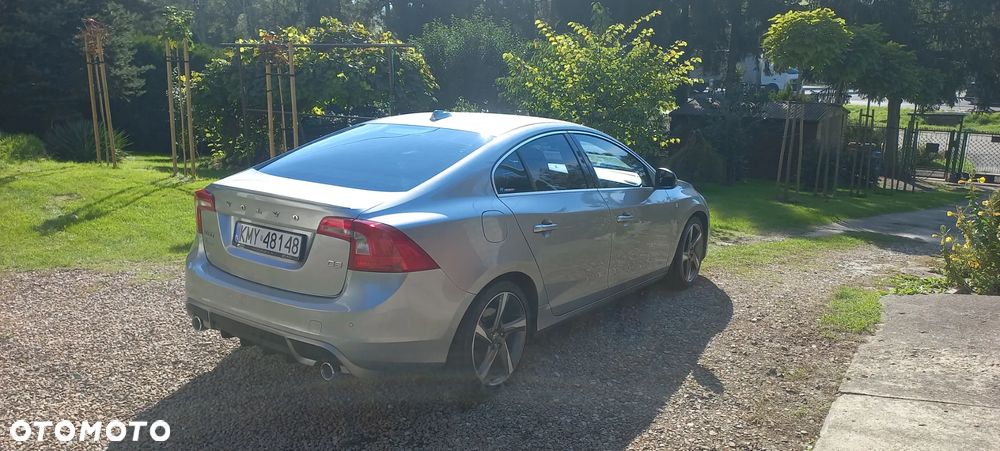 Volvo S60 D3 R-Design - 4