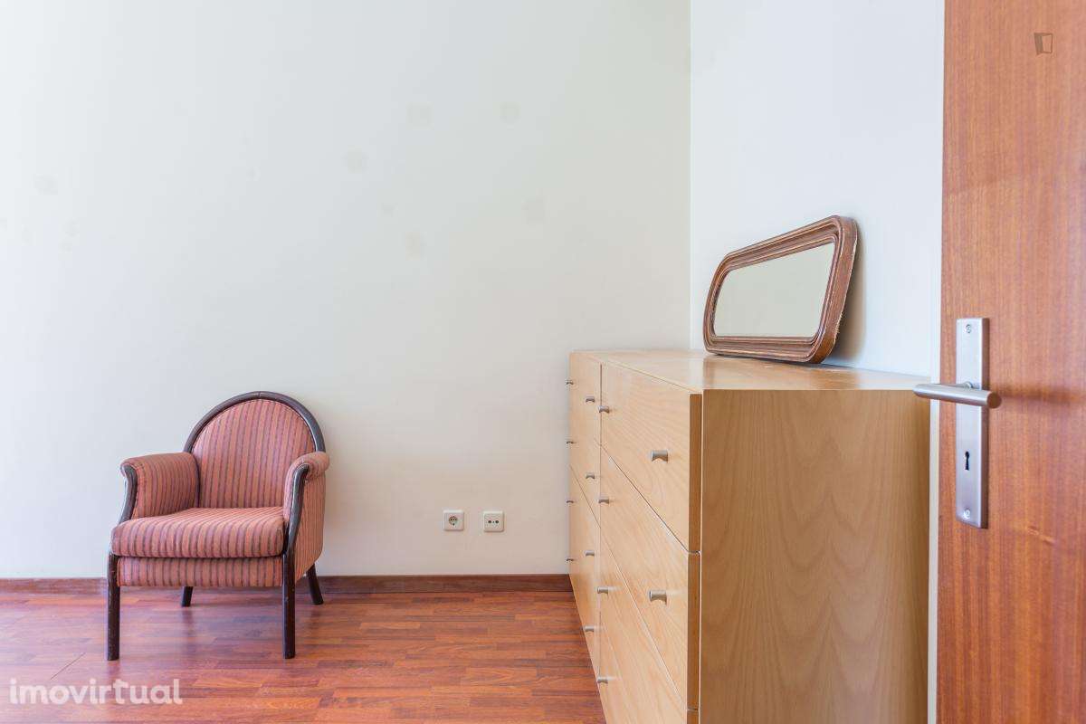 Quarto - localizado em Paranhos Porto - Grande imagem: 3/28