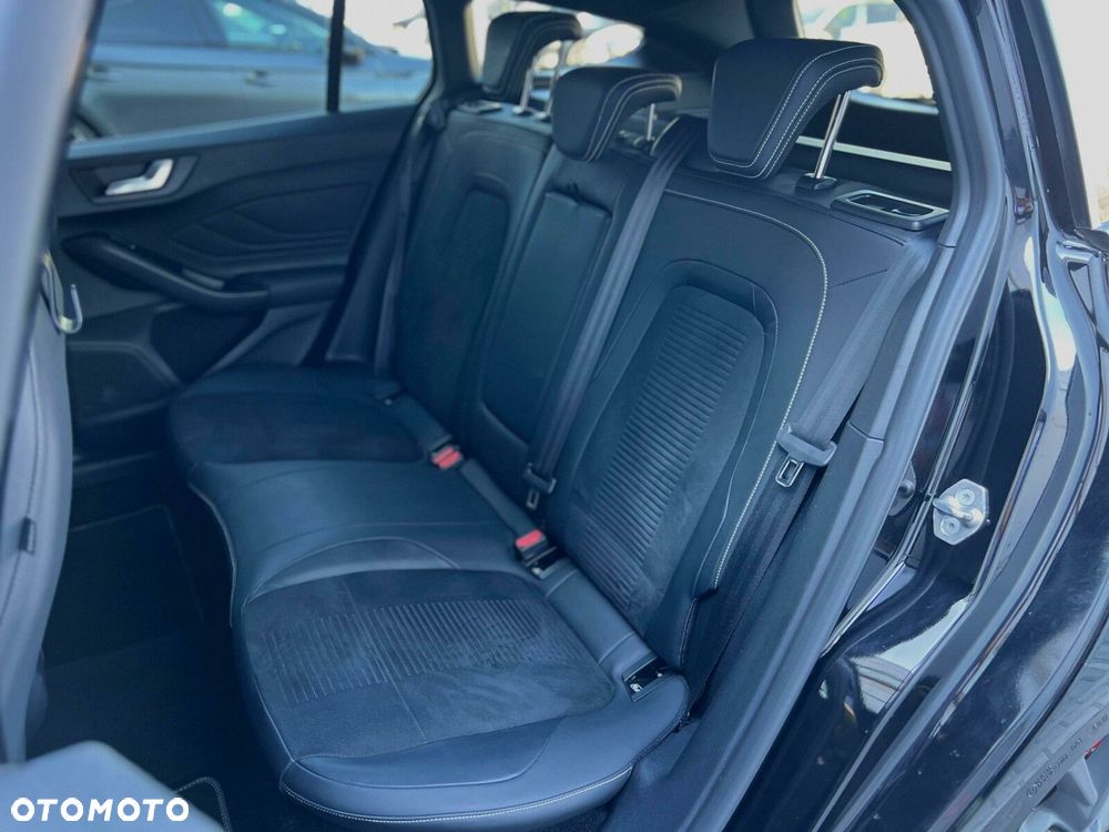 Ford Focus 2.3 EcoBoost ST - 23