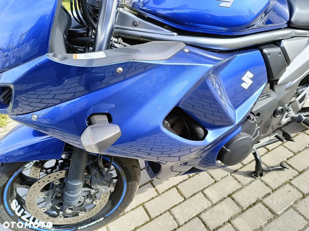 Suzuki GSX - 16
