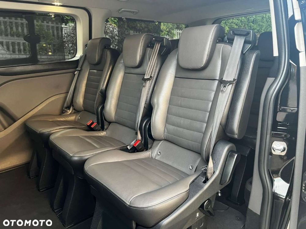 Ford Tourneo Custom - 32