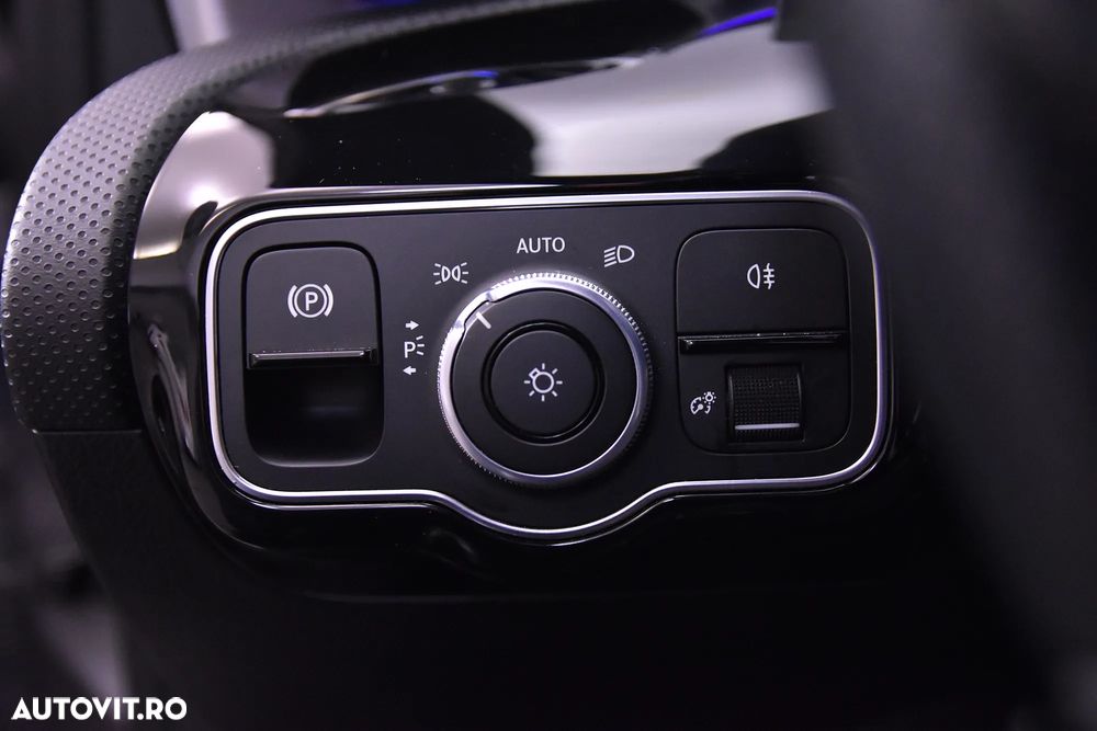 Mercedes-Benz A 250 e Sedan 8G-DCT AMG Line - 16